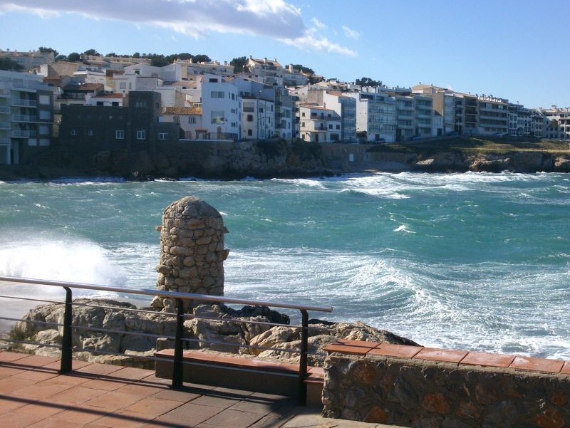 La Plaja situada en el casco antiguo de L'Escala